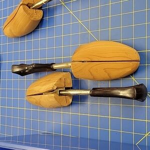 Vintage Travel Tree Cedar Shoe Keeper by Rochester Co Plastic Handle